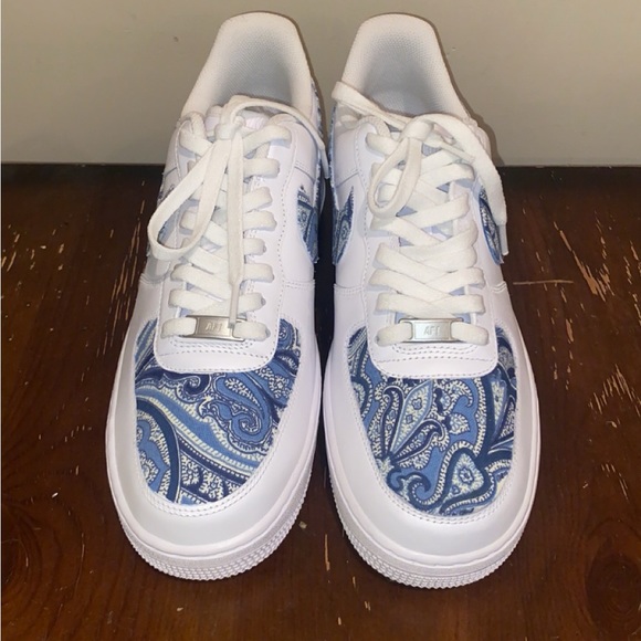Custom Air Force 1’s - Picture 2 of 3